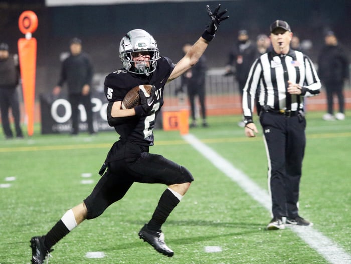 Summit Wilsonville Oregon 5A football final November 25 2022 Dan Brood 44